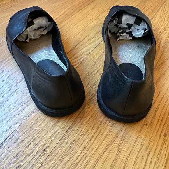 VINCE Leather Peep Toe Flats - Picture 3 of 6